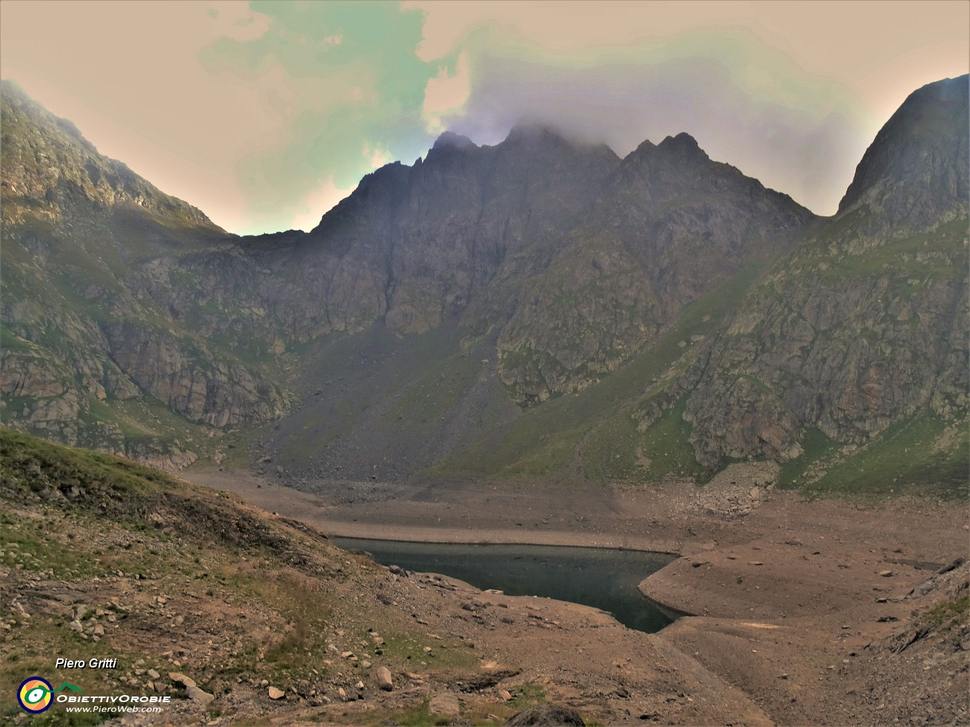 15 Piuttosto desolante il livello d'acqua del Lago del diavolo  (2140 m).JPG